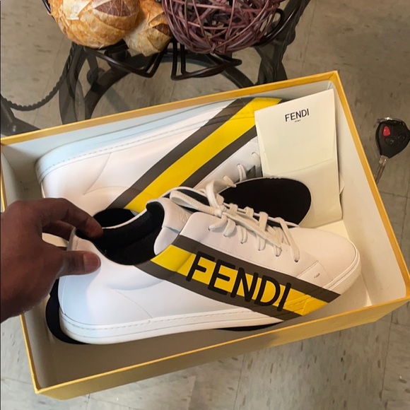 Athletic_Shoes